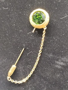 Vintage Gold Tone Green Aurora Borealis Crystal Stone Stick Pin W/ Safety Chain - Picture 1 of 6