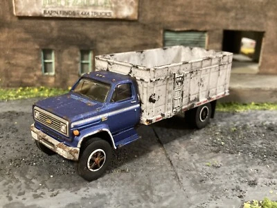 Chevy C70 1980 oxidado desgastado 1/64 personalizado diecast granero encontrar grano camión C60 Foto 1 de 4