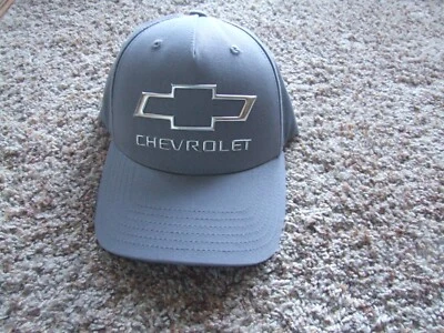 CHEVROLET CHEVY NUEVO CON ETIQUETAS HOMBRE GRIS PLATA PAJARITA LOGO SOMBRERO - SIN RESERVA Foto 1 de 4