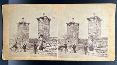 Старинное фото мужчин у городских ворот Stereoview St Augustine Florida - Изображение 1 из 4