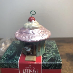 Mouse cupcake Christmas Ornament 1992 Hallmark Keepsake (New Home Sweet) - Picture 1 of 5