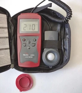 Professional Digital Light Meter LX821 Greenhouse Hydroponics Gardening Lighting - Picture 1 of 8