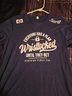 Strych9 Fight Co. T 恤男式蓝色斑点腕锁 BJ MMA Jiu Jitsu T 恤 — 第 1/4 张图片