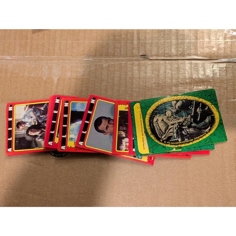 Lote de tarjetas coleccionables y pegatinas alienígenas 💥 Terror de ciencia ficción de colección Foto 1 de 1