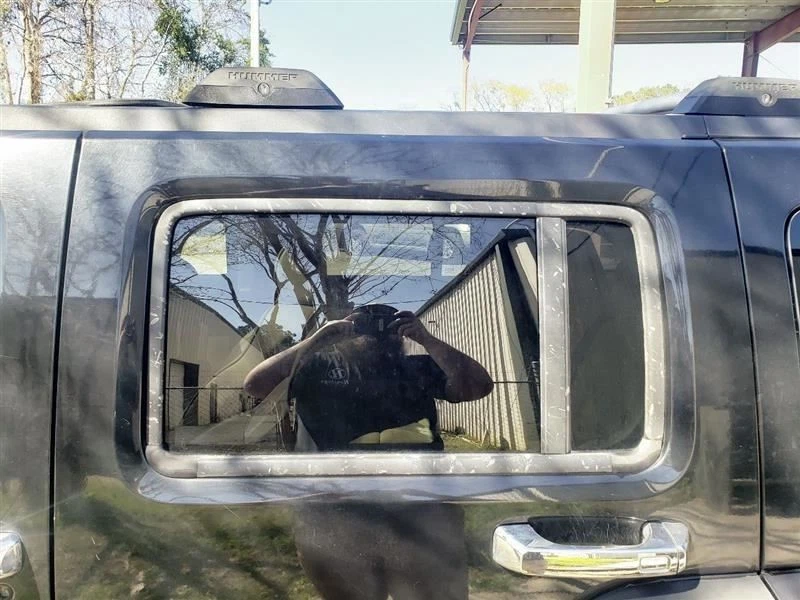 Black Driver Left Rear Door Has Scratches OEM 2006 Hummer H3 - Изображение 1 из 4
