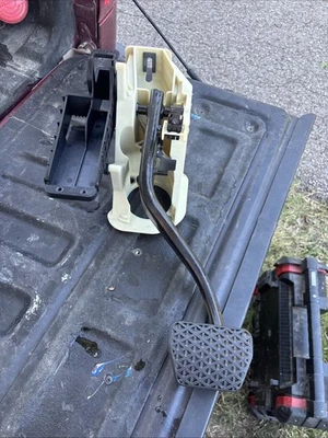 Conjunto de pedal de freno BMW 528i 535i 550i 2011-2016 OEM Foto 1 de 4