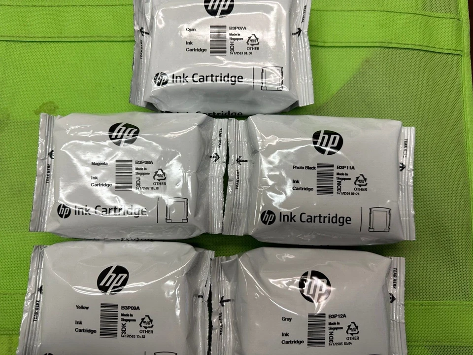 LOTE DE 5 TINTAS ORIGINALES HP 727- B3P07A; B3P08A; B3P09A; B3P11A; B3P12A Foto 1 de 1