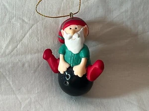 Christmas ornament elf on a bowling ball PO8306 - Picture 1 of 5