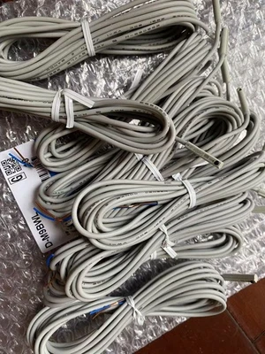 1PC SMC New D-M9BWL Magnetic open light sensor 3m D-M9BW - Image 1 of 4