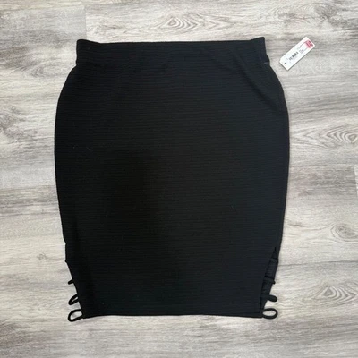 Minifalda lápiz negra Bisou Bisou XL acanalada ceñida al cuerpo con detalle de cordones Foto 1 de 4