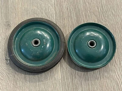 "2 llantas antiguas de acero con pedales de metal para carro tractor de 3-7/8"" de diámetro verde" Foto 1 de 4