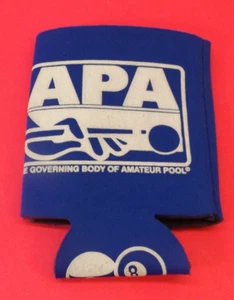 APA Bierdose Coozie Koozie VIEL SPASS LEUTE TREFFEN POOL SPIELEN - Bild 1 von 2