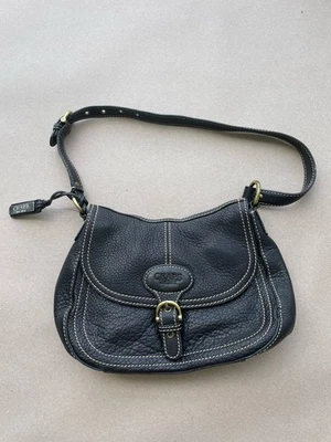 Bolso de hombro Chaps pequeño con guijarros negros Foto 1 de 4