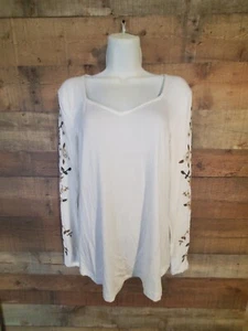 NWT BKE Boutique Ivory Boho Embroidered Long Sleeve Knit Top Sz XS Gorgeous! - Picture 1 of 6
