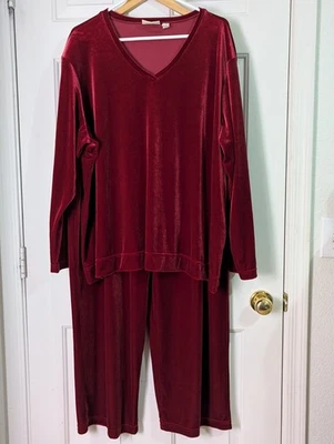 Traje de chándal de terciopelo internacional de colección vista previa para mujer 3 bolsillos rojos elásticos cuello en V Foto 1 de 4