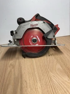 New Milwaukee 2630-20 M18 18V Li-Ion 6-1/2" Cordless Battery Circular Saw - Picture 1 of 3
