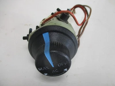 1977 - 1985 年保时捷 924/944 中心仪表板控制台交流开关完整 477-959-511 — 第 1/4 张图片