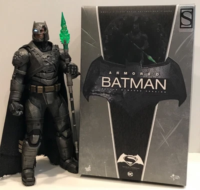 Figura de acción Hot Toys MMS417 BVS blindada Batman versión dañada de batalla 1/6 2017 Foto 1 de 4
