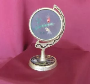 VINTAGE CHINESE BRONZE SOUVENIR HANDMADE EMBROIDERY UNDER GLASS - Picture 1 of 11