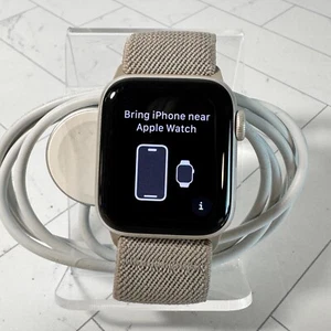 Apple Watch SE 2nd Gen A2722 GPS 40mm Aluminum Starlight w/Band #H230 - Picture 1 of 8