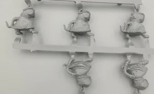 Warhammer Tabletop BITZ BITS :  CHAOS/SKAVEN 5x Körper - Seuchenmönche - Bild 1 von 2