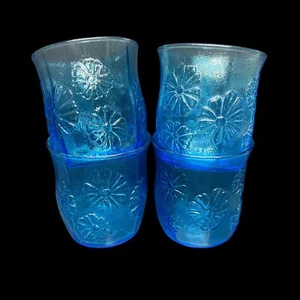 Vaso de jugo de vidrio azul aguamargarita Spring Song diseño elevado - Imagen 1 de 6
