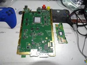 Nintendo Wii U **DONANTE DEFECTUOSO** WUP-101 32GB MB con placa de unidad a juego-LEER - Imagen 1 de 12