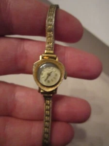 VINTAGE ELGIN LADIES' WATCH WIND UP - SC-7A - Picture 1 of 4