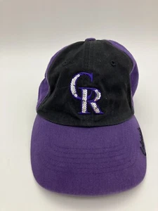 Gorra de pelota para mujer Colorado Rockies MLB con logotipo de lentejuelas púrpura, negra ajustable - Imagen 1 de 6