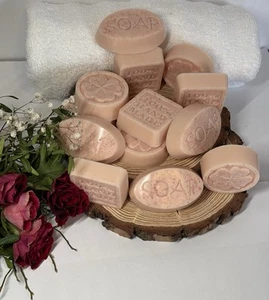 Natural Rose Water Rose Essential OilPink Clay Shea ButterManukaHoneyFacial Soap - Bild 1 von 5
