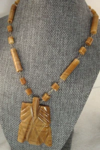 Vintage gebänderter Onyx geschnitzter Stein Halskette Gesicht Anhänger Häuptling Karamell gebändert - Bild 1 von 8