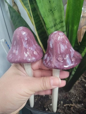 Conjunto de 2 estacas de cerâmica roxa cogumelo jardim - Imagem 1 de 4