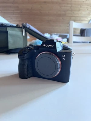 Sony Alpha 7 III ILCE-7M3 24,2MP Spiegellose Systemkamera - Schwarz (Nur... - Bild 1 von 4