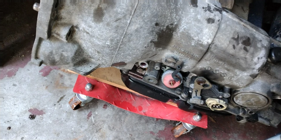 Mercedes 420Sel 560Sec 560Sel W126 86 transmisión automática 4 velocidades 1262707601722 79 k millas Foto 1 de 4