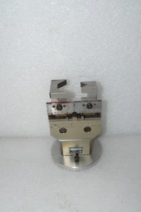 ROBOHAND X921211 PNEUMATIC GRIPPER 1-1/8" GRIP WIDTH - Picture 1 of 5
