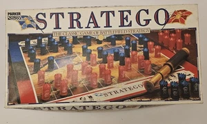 VINTAGE STRATEGO Strategy Board Game by MB Games 1982 COMPLETE GOOD CONDITION - Picture 1 of 12