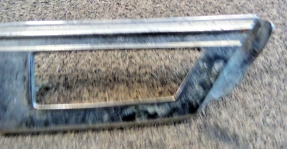 1969-70 Buick LeSabre Wildcat Electra moldura de lâmpada de canto direito LOC-124DG - Imagem 1 de 4