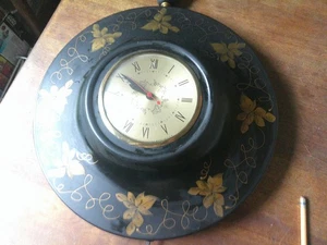 Vintage 15" Diameter Decretive Clock in working condition - Picture 1 of 8