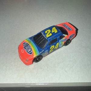 Jeff Gordon 1:64 Racing Car Champions 1995 Edition NASCAR Dupont #24 - Bild 1 von 7