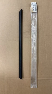 BMW 2800cs-3.0cs window seal- Right side 51-36-7-740-106 - Image 1 of 3