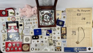 Der Nachlass von Terry Fied II Trödel Schublade Lot Münzen Schmuck zufällige Sammlerstücke NR - Bild 1 von 24