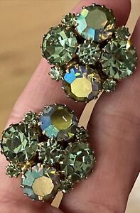 Vintage Weiss Green Aurora Borealis Prong Set Faceted Crystals Clip On Earrings