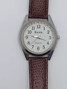 Reloj Hombre Eiger Vintage Tono Dorado Necesita Batería Tipo A232 COMO ESTÁ - Imagen 1 de 5