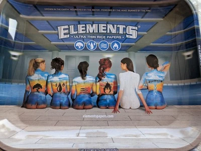 Bandeja enrollable grande vintage Elements de metal 14 x 11 con las damas en pintura corporal Foto 1 de 3