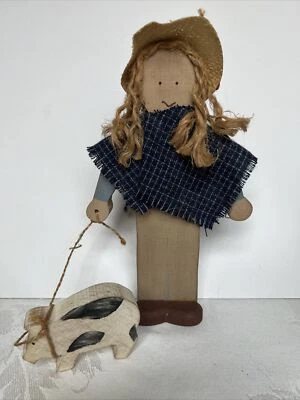 "Muñeca de madera arte popular niña con soportes para cerdo mascota 9"" granja coleccionista vintage"  Foto 1 de 4