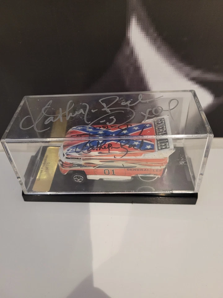 Hot Wheels Dukes of Hazzard Custom VW Drag Bus GENERAL LEE Signed by DASIY DUKE — 第 1/4 张图片