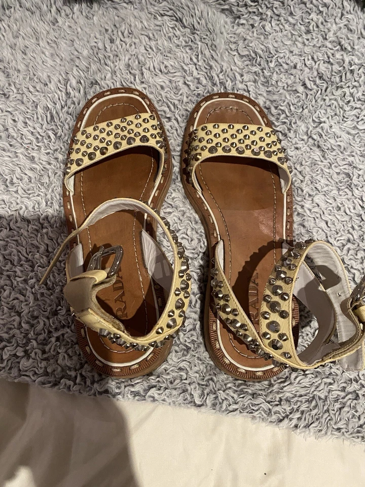 Sandalias de mujer Prada de cuero nude talla US 7 EU 37 Foto 1 de 4