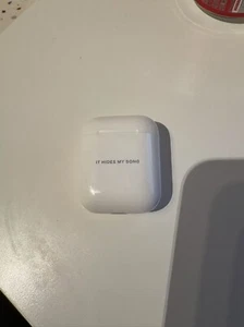 Apple AirPods 2ème génération avec étui de charge - Très bon état - Blanc (A2031) - Photo 1 sur 3