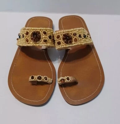 Sandálias tanga plana boho bege e marrom com miçangas pesadas. Feminino tamanho 8 - Imagem 1 de 4