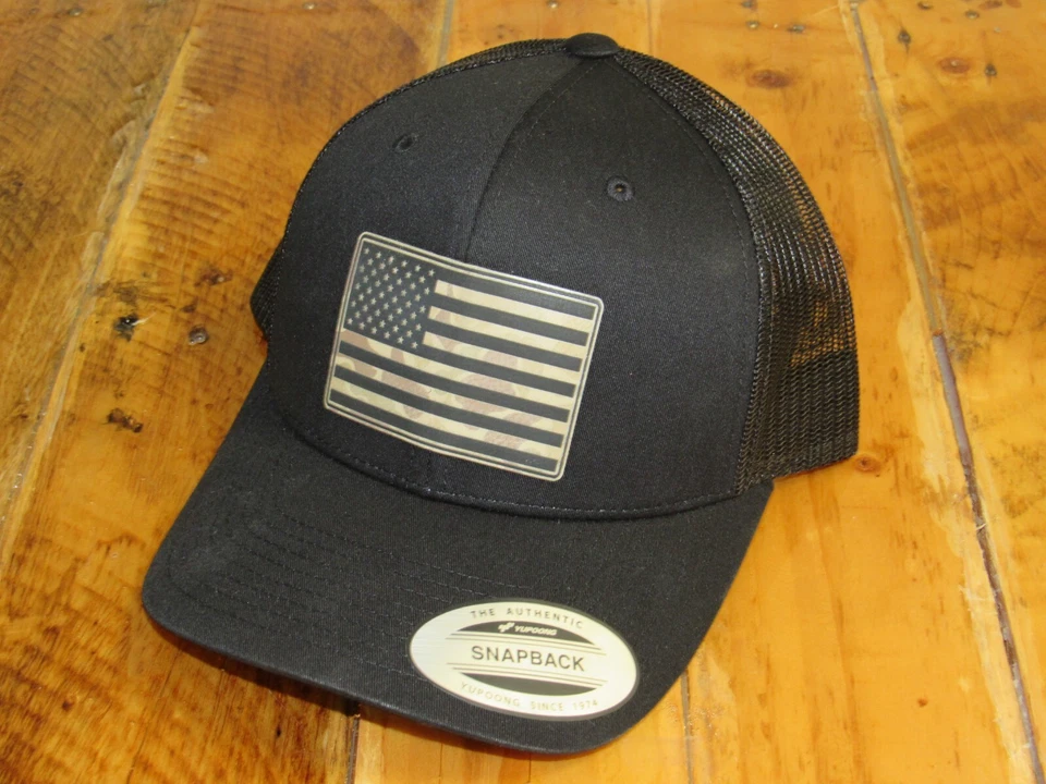 USA Camo Flag Leather Patch on a Black Trucker Hat Foto 1 de 1